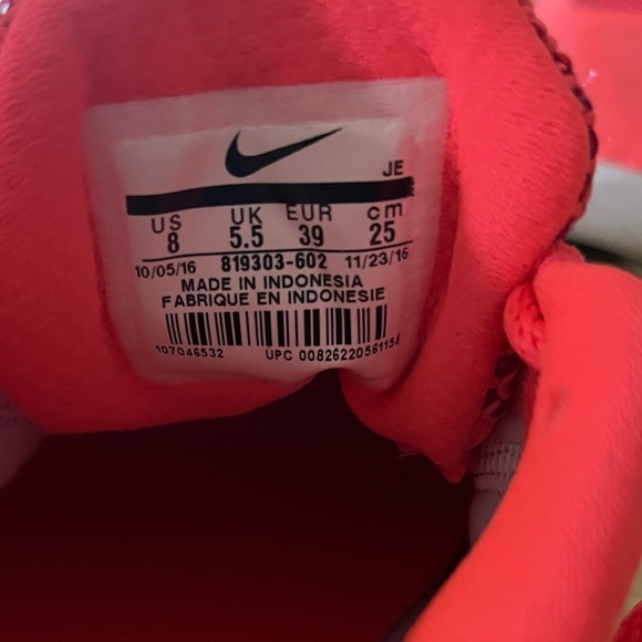 Nike Peach Revolution 3 Running Shoes - Picture 7 of 8